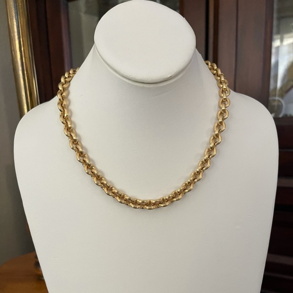 Heavy set gold tone etched round link chain necklace - Picture 4 of 5